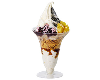 つはものどもがゆめのあと バニラ×黒ゴマパフェ